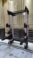 Équipement commercial Système de poulies multifonctionnel Entraîneur de croisement de câbles de salle de sport Machine de musculation multifonctionnelle Rack à squats