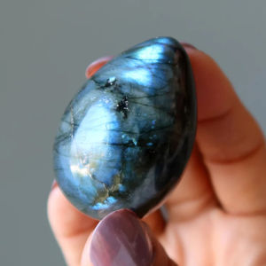 Vente en gros d'œufs miniatures en labradorite bleue naturelle sculptés à la main, décoration d'intérieur, style Feng Shui, cadeau d'anniversaire - Product Image 2
