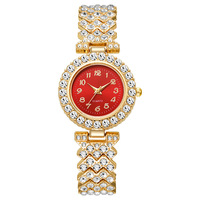 Femmes rouges montres de luxe petit visage élégant montre à Quartz pour dames look glacé bijoux de fête Mini bébé si mignon bras horloge