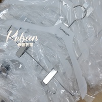 Leichte, multifunktionale Kunststoff-Kleiderbügel mit Clips und Hosenhalter für individuelles Logo, koreanischer Stil, für Bekleidungsgeschäfte und Ladenausstattung