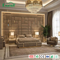 Meubles de luxe sur mesure pour chambre principale : lit mural capitonné, table de chevet avec LED, mobilier complet pour villa et hôtel