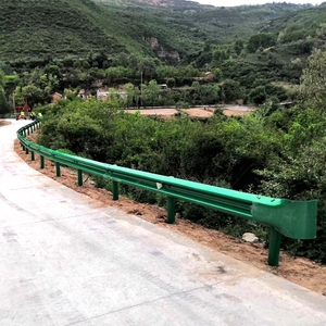 Barandilla de Seguridad Tipo W para Carreteras, Material Q235/Q345, Barreras de Triple Viga Corrugadas para Carreteras, Galvanizadas y con Recubrimiento en Polvo, Ingeniería de Tráfico - Product Image 6