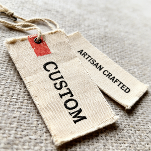 Produit phare : Étiquettes de vêtements personnalisées en plastique, étiquettes suspendues en coton et toile, étiquettes de luxe personnalisées pour vêtements - Product Image 5