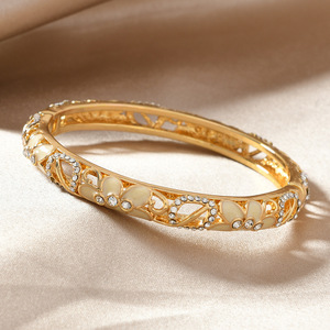 Brazalete de Esmalte con Diseño de Flores Caladas, Estilo Chino Tradicional, con Pedrería Brillante y Acabado Cloisonné - Product Image 3