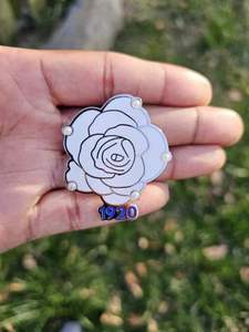 Broche en émail blanc personnalisée avec rose, accessoires de sororité Zeta Phi Beta, broche de sororité, broche de la fraternité, broche de revers - Product Image 1