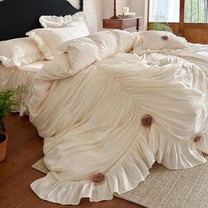 Juego de Ropa de Cama Color Blanco Crema con <span class=keywords><strong>Volantes</strong></span> y Rosas, 4 Piezas, Satén Sedoso, Funda de Edredón con Flores 3D, Tamaños Queen, King y Princesa Francesa - Product Image 5