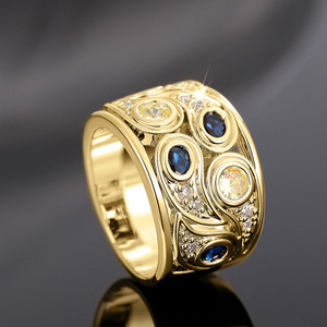 Anello Floreale Traforato a Fascia Larga per Donna, Gioiello da Dito alla Moda - Product Image 1