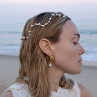 Accessoires de cheveux couleur or pour la photographie de voyage avec diamants scintillants, perles ondulées et chaîne de cheveux ornée de diamants étincelants