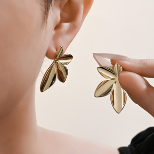 2025ใหม่ต่างหูทองเหลืองเคลือบทอง14K ลายใบไม้แฟชั่นสำหรับผู้หญิง - Product Image 2