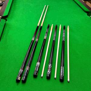 Venta al por mayor de fábrica: Palos de <span class=keywords><strong>billar</strong></span> personalizados de 58 pulgadas con eje de arce canadiense, punta de 13 mm, 19oz, 20oz, 21oz para el hogar, club o <span class=keywords><strong>bar</strong></span>. - Product Image 1