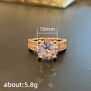 Anello di fidanzamento traforato con pavé per donna, elegante gioiello da dito alla moda - Product Image 4