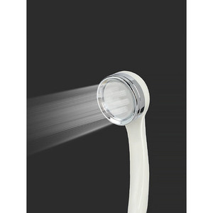 Soffione doccia bianco per migliorare la tua esperienza bagno-accessorio Premium per la tua doccia - Product Image 1