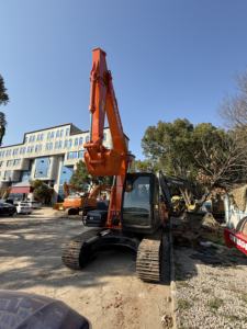 Excavadora Hitachi de oruga usada original de Japón de alto rendimiento y buen rendimiento en venta en Shanghai - Product Image 3