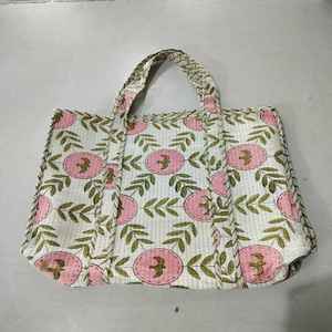 Sac fourre-tout de luxe fait main de qualité supérieure pour week-end, en coton imprimé matelassé, grande capacité, durable - Product Image 1