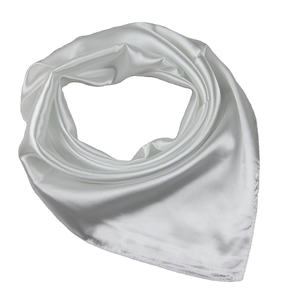 <span class=keywords><strong>Foulard</strong></span> Quadrato Classico da Donna in Raso di <span class=keywords><strong>Seta</strong></span> <span class=keywords><strong>Rosso</strong></span> Tinta Unita 50cm, Elegante Sciarpa Semplice per Collo, Ideale per Matrimoni, Feste e Cerimonie di Laurea - Product Image 4