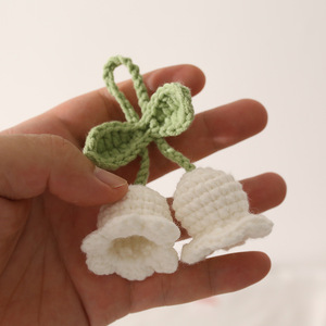 Ciondoli lavorati a mano con sacchetti in tessuto, campanelle, fiori, tessuti in lana e accessori floreali eterni - Product Image 4