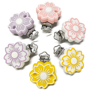 Clip de silicona bicolor Sakura para chupete, cadena antipérdida para bebé, accesorios DIY para cadena de chupete, clip de silicona para el borde del chupete, sin BPA - Product Image 4