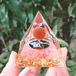 Adorno de Resina Pirámide de Cristal, Bola Roja, Sandía, Zorro de Cristal, Decoración para el Hogar, Artesanía Artística de Escritorio, Regalo - Product Image 1