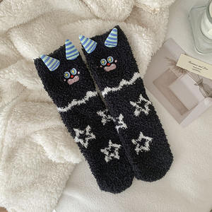 Calzini Invernali OEM Spessi e Caldi in Morbido Velluto Corallo con Ricamo 3D Carino per Donna - Product Image 4