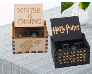 Caja de música de madera de haya al por mayor, adornos navideños hechos a mano para <span class=keywords><strong>el</strong></span> hogar, Canción de feliz cumpleaños, juego mecánico, logotipo grabado con láser - Product Image 5
