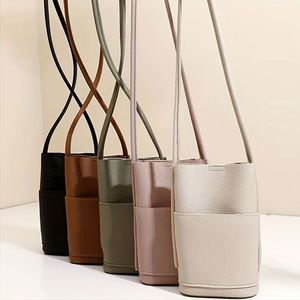 Sac bandoulière mini pour femme en cuir PU souple résistant à l'usure, style vintage avec chaînes, idéal pour la marche et le shopping - Product Image 5