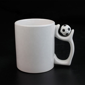Vente en gros de revêtements Tasses en céramique vierges de sublimation avec logo personnalisé <span class=keywords><strong>Tasse</strong></span> de football - Product Image 4