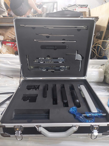 Boîtier portable en aluminium et contreplaqué avec insert en mousse sur mesure pour accessoires de quincaillerie de vitrage et coque de présentation - Product Image 4
