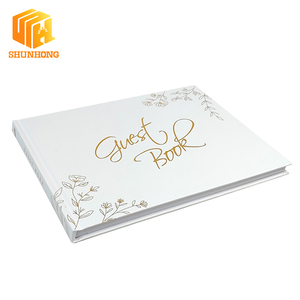 Livre d'or personnalisé à couverture rigide, format paysage, avec couverture florale dorée, pour réception de mariage, relié, intérieur ligné - Product Image 1