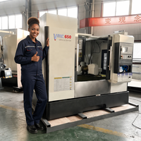 Centre d'usinage vertical CNC 3 axes haute vitesse VMC650 avec guides linéaires pour la production de pièces de précision