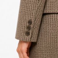 Blazer en tweed texturé pour femme, ton neutre, revers cranté, quatre poches, coupe courte, élégant, pour le bureau ou décontracté