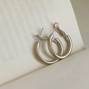 Pendientes de Aro en Forma de C de Acero Inoxidable Chapados en Oro de 18k de Alta Calidad para Mujer, Joyería Hipoalergénica, Pendientes de Aro con Forma de Espiral - Product Image 6