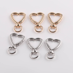 Llavero con Gancho en Forma de Corazón de Metal, Plateado y Dorado, Accesorio para Bolsos y Maletas, Pieza de Joyería de Moda 56129 - Product Image 1