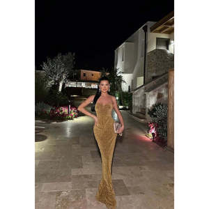 ชุดราตรีผ้าซาตินสีทองแบบดีไซน์หรูหรา คอสูง ประดับเลื่อมและลูกปัด ทรงบอลกาวน์ ไม่มีสายรัดไหล่ ยาวลากพื้น มีจำหน่ายตั้งแต่ไซส์ XS ถึงไซส์พลัส - Product Image 4