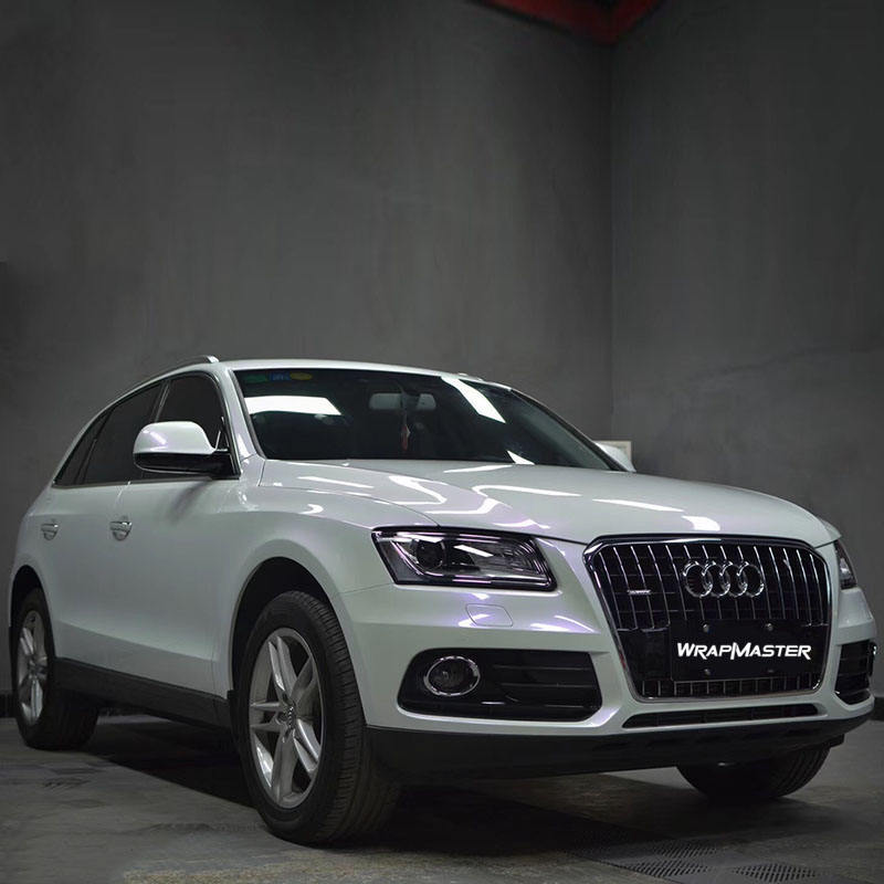 มันวาวสีขาวเป็นสีม่วง