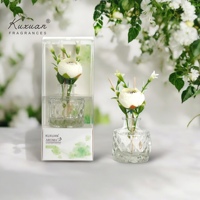 Diffuseur de roseaux d'huiles essentielles 20ml pour la Saint-Valentin Fleur préservée dans une boîte cadeau l'air est frais et désodorisé