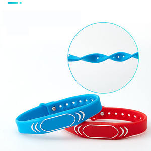 สายรัดข้อมือซิลิโคน NFC ความถี่ 13.56Mhz สำหรับการชำระเงินแบบไร้เงินสด พร้อมโลโก้ GSC แบบกำหนดเอง - Product Image 2