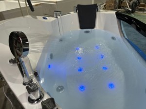 Vasca Idromassaggio Gonfiabile Portatile Extra Large per Esterni, per Relax in Giardino e Casa - Product Image 4