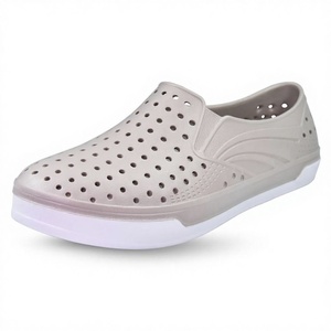 รองเท้าลำลอง GL926 พรีเมียม น้ำหนักเบา กันน้ำ ผลิตจากวัสดุ EVA ของไทย สำหรับทุกเพศ กันลื่น ใช้ในบ้าน ห้องน้ำ รองเท้าแตะคู่รัก สำหรับกิจกรรมกลางแจ้ง ขายส่ง - Product Image 1