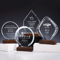 Trophée unique en cristal taillé en forme de sommet de montagne, design vierge, base en bois massif noir, bleu et transparent, pour reconnaissance sportive et corporative