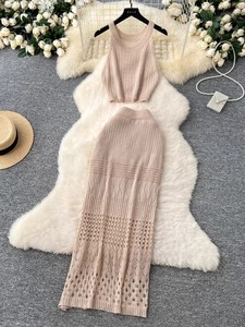 Ensemble deux pièces tricoté personnalisé <span class=keywords><strong>pour</strong></span> <span class=keywords><strong>femme</strong></span> : Crop top sans manches ajouré et jupe longue – <span class=keywords><strong>Tenue</strong></span> d'été bohème <span class=keywords><strong>pour</strong></span> la plage et les vacances - Product Image 2