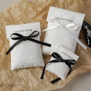 ถุงผ้าฝ้ายลายก้างปลาสีขาว PandaSew พร้อมโลโก้สั่งทำพิเศษ สำหรับใส่แหวน ต่างหู กำไล สร้อยคอ กิ๊บติดผม และเครื่องประดับอื่นๆ - Product Image 6