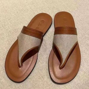 Sandalias casuales de verano estilo retro con caracteres chinos. Nuevo diseño, sandalias de playa retro originales, antideslizantes y a la moda. - Product Image 1