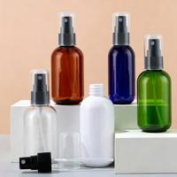 Bouteille pulvérisateur à fine brume en plastique PET Boston bleu ambre vert 50ml 80ml 100ml, flacons cosmétiques vides rechargeables pour le voyage
