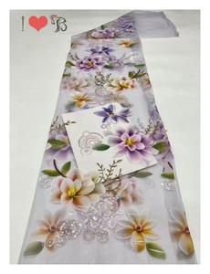 Tissu en dentelle de tulle brodé avec de grandes fleurs imprimées sur des paillettes transparentes pour robe de fête Aso Ebi - Product Image 4