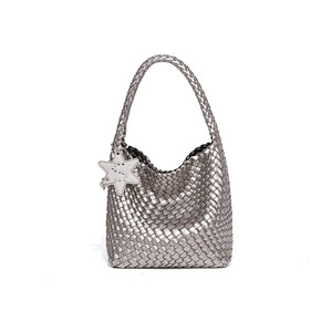 Bolso de Hombro Tejido de Moda para Mujer, Mini Bolso Hobo Bonito para Niñas, Bolso de Axila con Dije de Estrella, Casual para Uso Diario y Viajes - Product Image 1