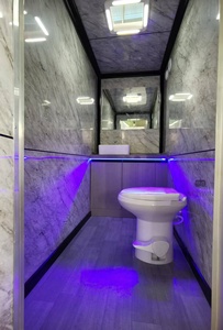 Remorques sanitaires portables <span class=keywords><strong>de</strong></span> luxe avec 3 cabines privées pour événements et services <span class=keywords><strong>de</strong></span> récupération post-catastrophe - Product Image 6