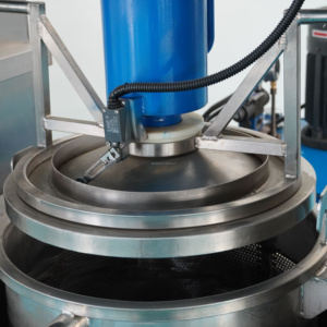 Machine de déshydratation hydraulique industrielle pour cornichons - Presse-légumes automatique à décharge supérieure pour la transformation du choucroute - Product Image 1