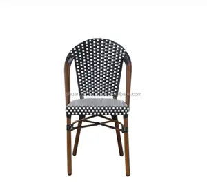 制造商本世纪中叶藤制木制餐椅在Donesia真正的藤制折叠藤制椅子，用于厨房和餐厅