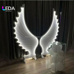 Arche de fond de scène de mariage en acrylique blanc moderne LEDA, grandes ailes d'ange LED pour la décoration de fond de scène - Product Image 2