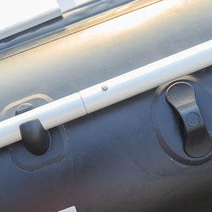 Barco inflable apto para mascotas de alta calidad, suelo antideslizante y puntos de fijación de correa para perros - Product Image 2